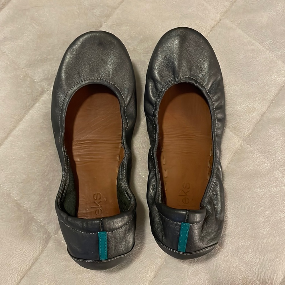 Silver Tieks size 7